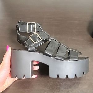 NEW Gothic Leather Strappy Platform Sandals Womens Size 5